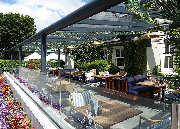 مياداونلودز فندق ترالي