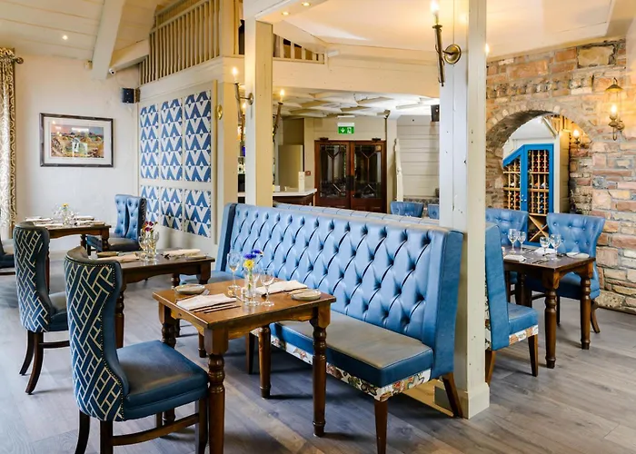 مياداونلودز فندق ترالي